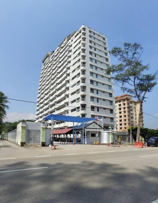 Nurizz Condostay Homestay Pantai Puteri Melaka Kampong Bukit Darat Exterior photo