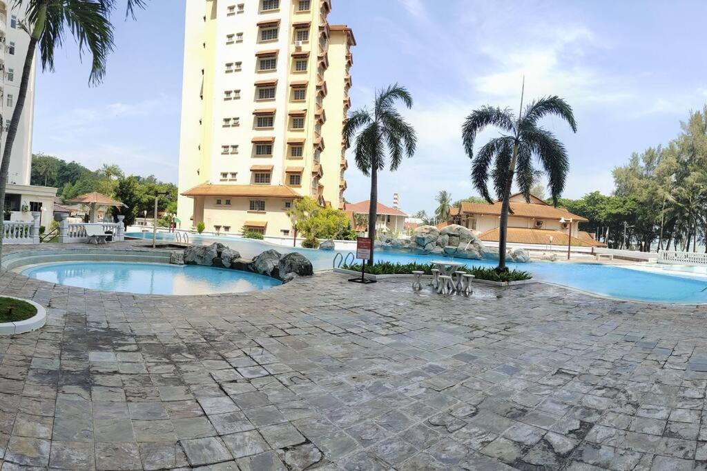 Nurizz Condostay Homestay Pantai Puteri Melaka Kampong Bukit Darat Exterior photo