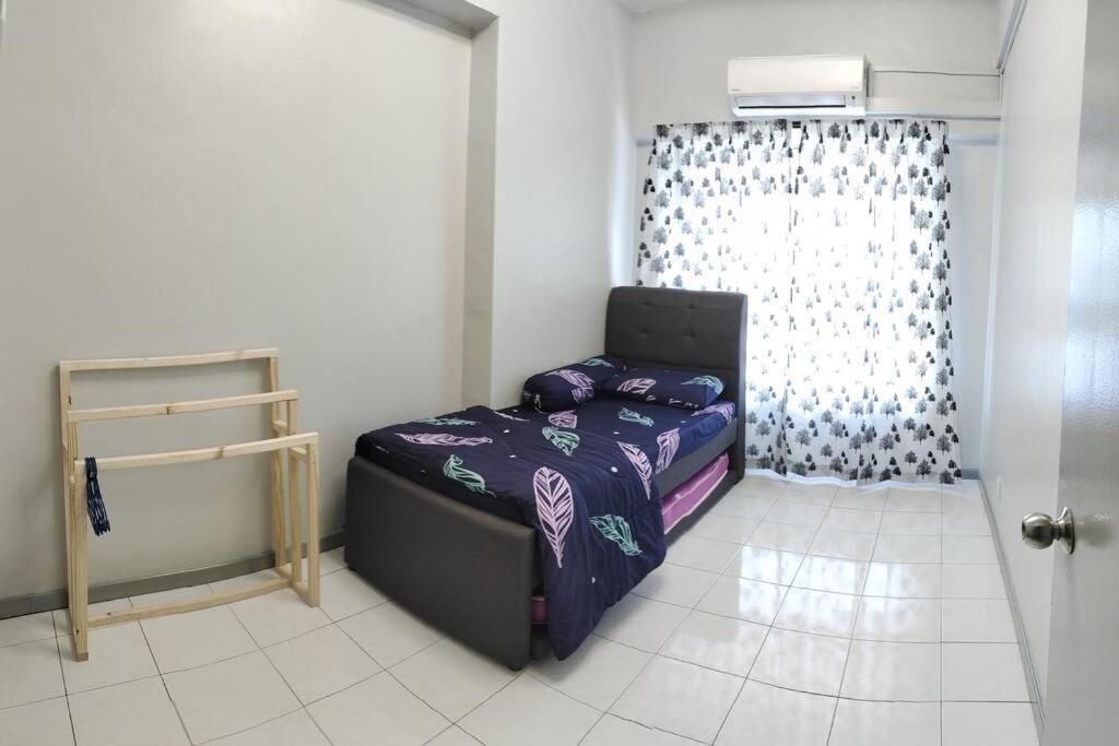 Nurizz Condostay Homestay Pantai Puteri Melaka Kampong Bukit Darat Exterior photo